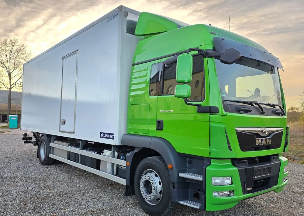 MAN TGM 18.320 / 18.290 / 15.290 / IZOTERMA / WINDA / 19PALET / E6 / 08.2018 / LIFT / SPROWADZONY / AUTOMAT / SYPIALKA / PIERWSZY WŁAŚCICIEL / BOCZNE DRZWI / STAN BARDZO DOBRY - Camión frigorífico: foto 1 MAN TGM 18.320 / 18.290 / 15.290 / IZOTERMA / WINDA / 19PALET / E6 / 08.2018 / LIFT / SPROWADZONY / AUTOMAT / SYPIALKA / PIERWSZY WŁAŚCICIEL / BOCZNE DRZWI / STAN BARDZO DOBRY - Camión frigorífico: foto 1