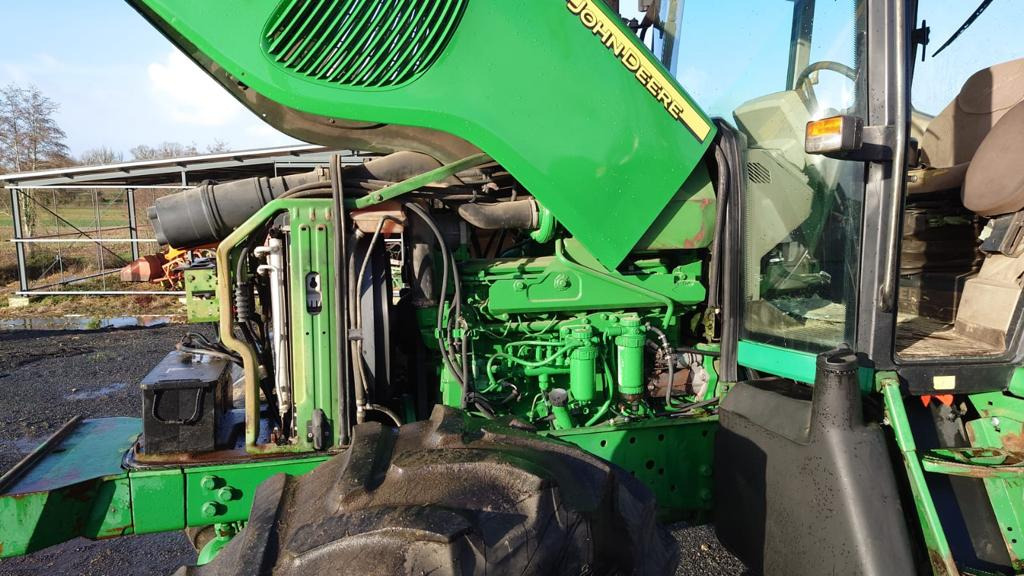 Maquinaria agrícola JOHN DEERE 6520: foto 9