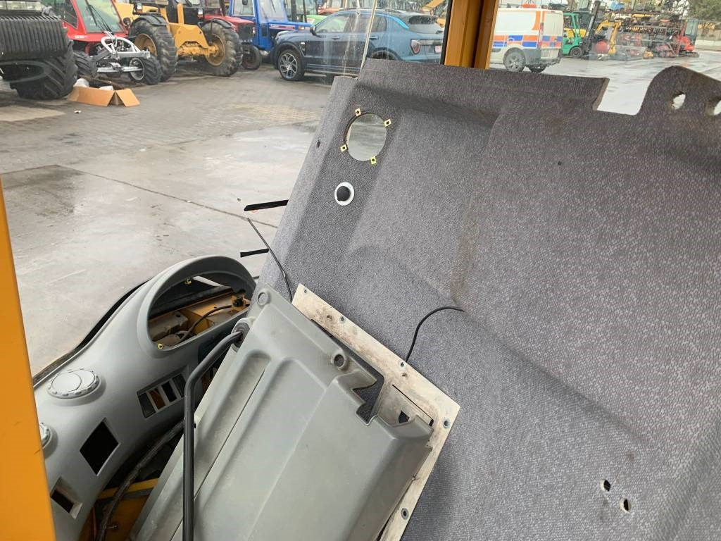 Volvo L 50 E - L100 Cabin - Cabina para Maquinaria de construcción: foto 5 Volvo L 50 E - L100 Cabin - Cabina para Maquinaria de construcción: foto 5