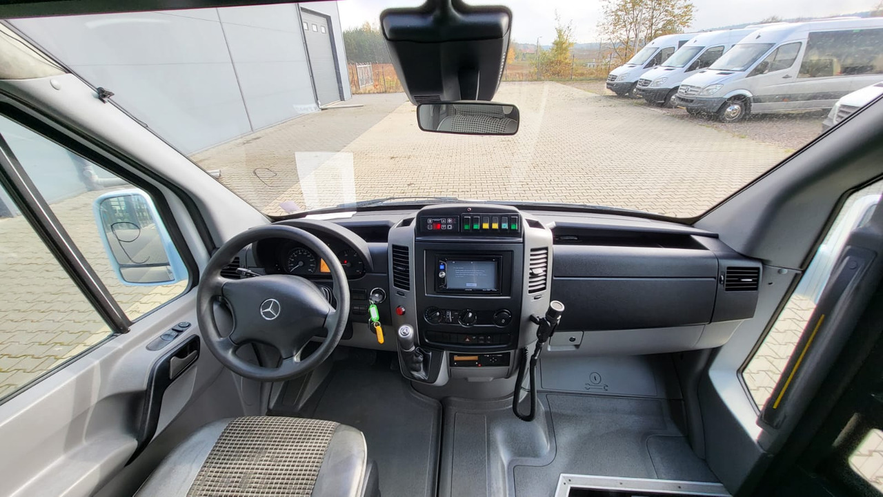 Mercedes-Benz Sprinter 519 CDI 24 seats - Autocar: foto 4 Mercedes-Benz Sprinter 519 CDI 24 seats - Autocar: foto 4