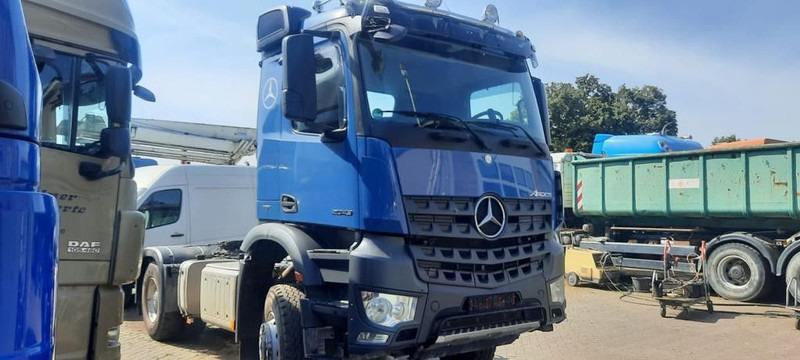 Mercedes-Benz 2043 Arocs 4x4 - Cabeza tractora: foto 2 Mercedes-Benz 2043 Arocs 4x4 - Cabeza tractora: foto 2