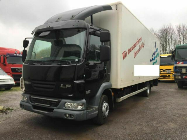 DAF LF 45-250 Koffer E5 EEV LBW Klima AHK - Camión caja cerrada: foto 1 DAF LF 45-250 Koffer E5 EEV LBW Klima AHK - Camión caja cerrada: foto 1