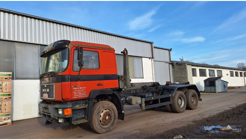 MAN 26.272 K Abroller Blatt/Blatt 6x4 - Camión multibasculante: foto 4 MAN 26.272 K Abroller Blatt/Blatt 6x4 - Camión multibasculante: foto 4