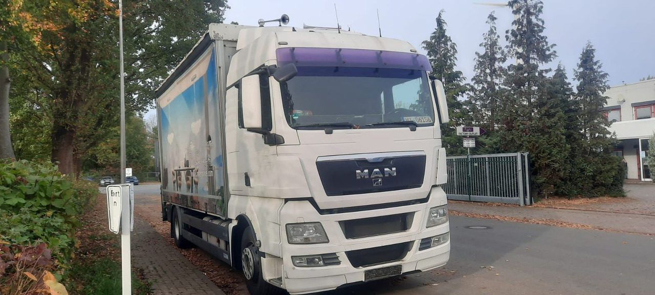 MAN TGX 18.360PS 4x2 G.Haus Kran+Funk - Camión lona, Camión grúa: foto 2 MAN TGX 18.360PS 4x2 G.Haus Kran+Funk - Camión lona, Camión grúa: foto 2