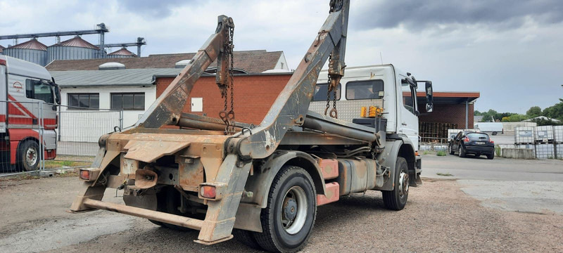 Mercedes-Benz 1833 Absetzkipper - Camión portacontenedor de cadenas: foto 5 Mercedes-Benz 1833 Absetzkipper - Camión portacontenedor de cadenas: foto 5