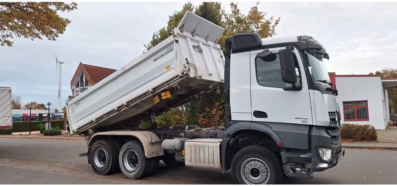 Mercedes-Benz 2648 3348 - Camión volquete: foto 2 Mercedes-Benz 2648 3348 - Camión volquete: foto 2