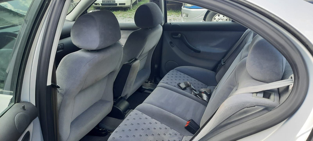Seat Toledo Signo 1,8 20V Autom. - Sedan: foto 5 Seat Toledo Signo 1,8 20V Autom. - Sedan: foto 5
