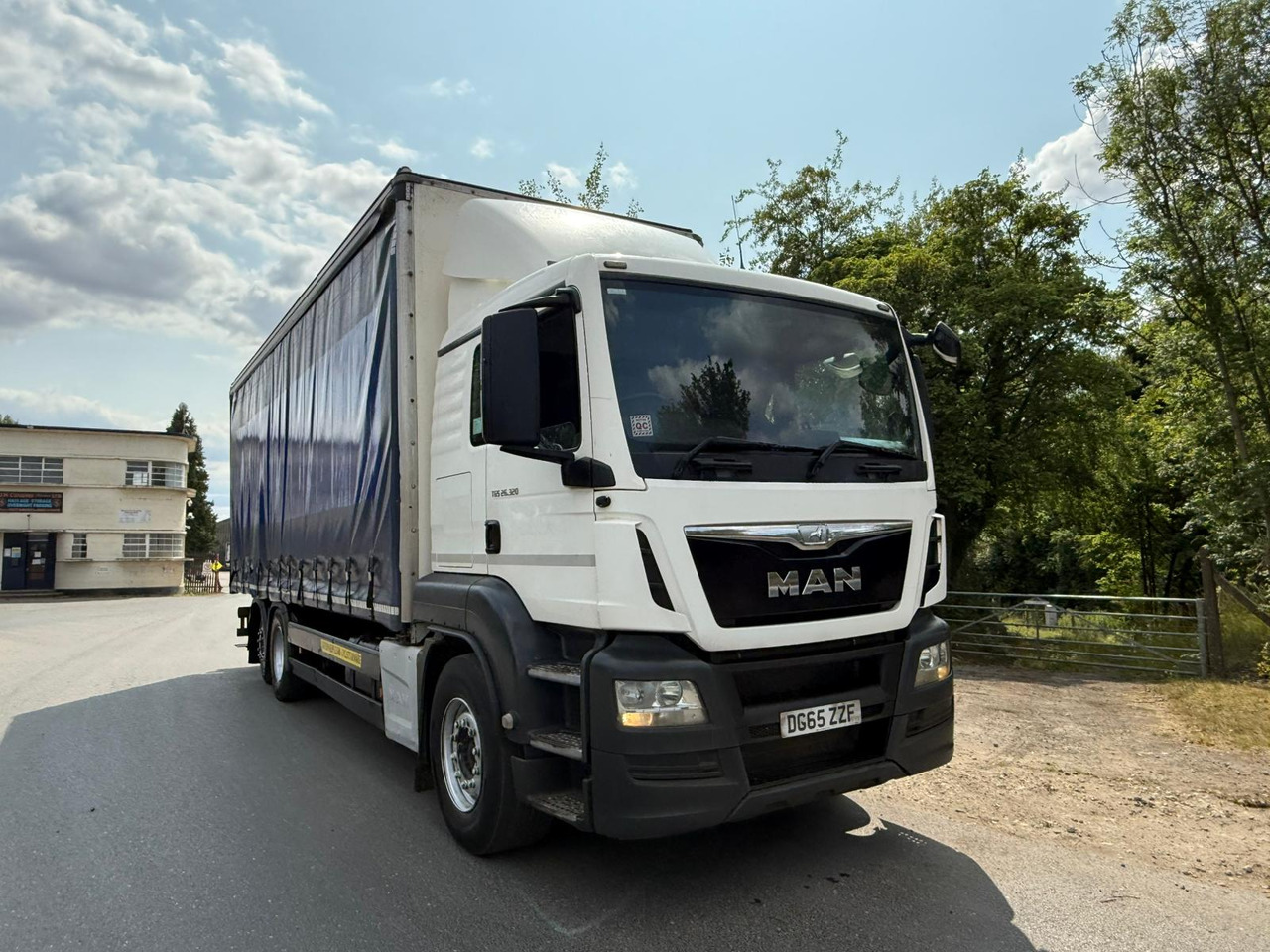 2015 MAN TGS 26 Curtainside Truck - Camión lona: foto 2 2015 MAN TGS 26 Curtainside Truck - Camión lona: foto 2