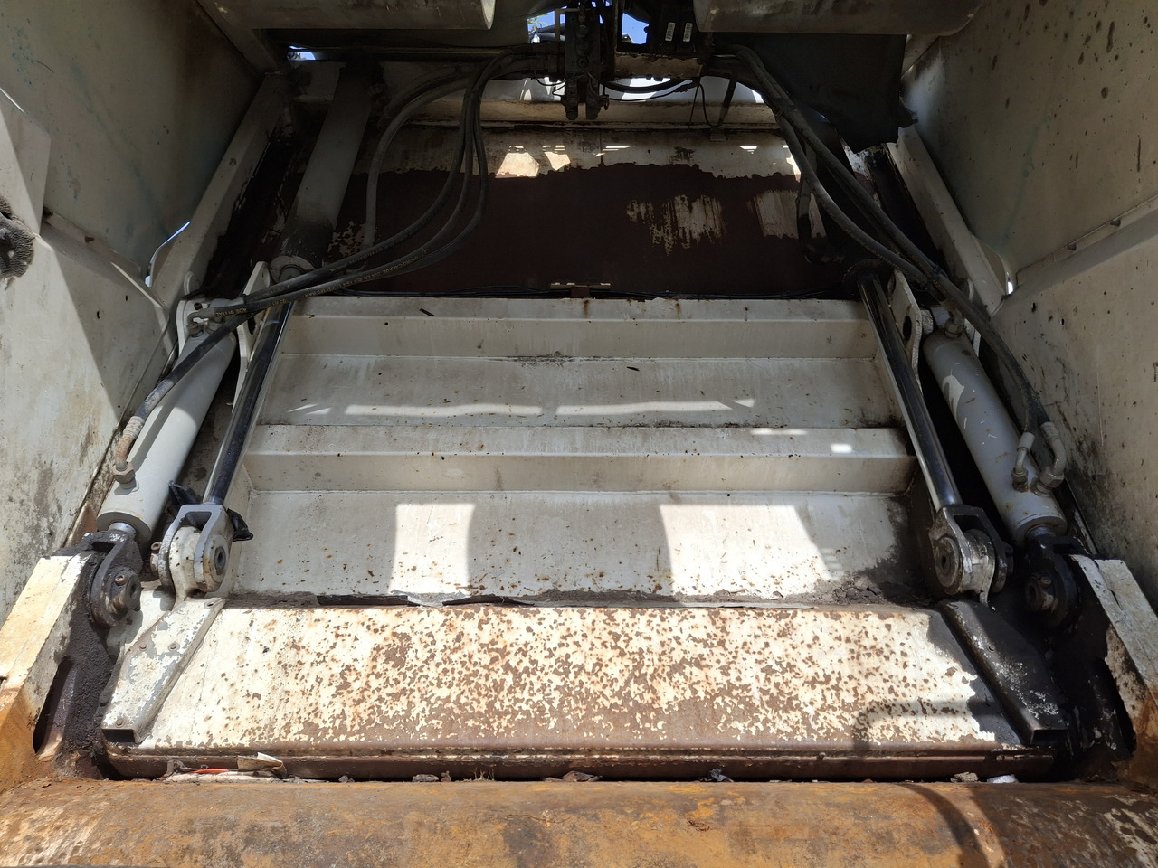 Leasing de MAN MAN TGS 28.360 Śmieciarka Müllwagen Garbage Truck FAUN 3 Osie MAN MAN TGS 28.360 Śmieciarka Müllwagen Garbage Truck FAUN 3 Osie: foto 14 Leasing de MAN MAN TGS 28.360 Śmieciarka Müllwagen Garbage Truck FAUN 3 Osie MAN MAN TGS 28.360 Śmieciarka Müllwagen Garbage Truck FAUN 3 Osie: foto 14