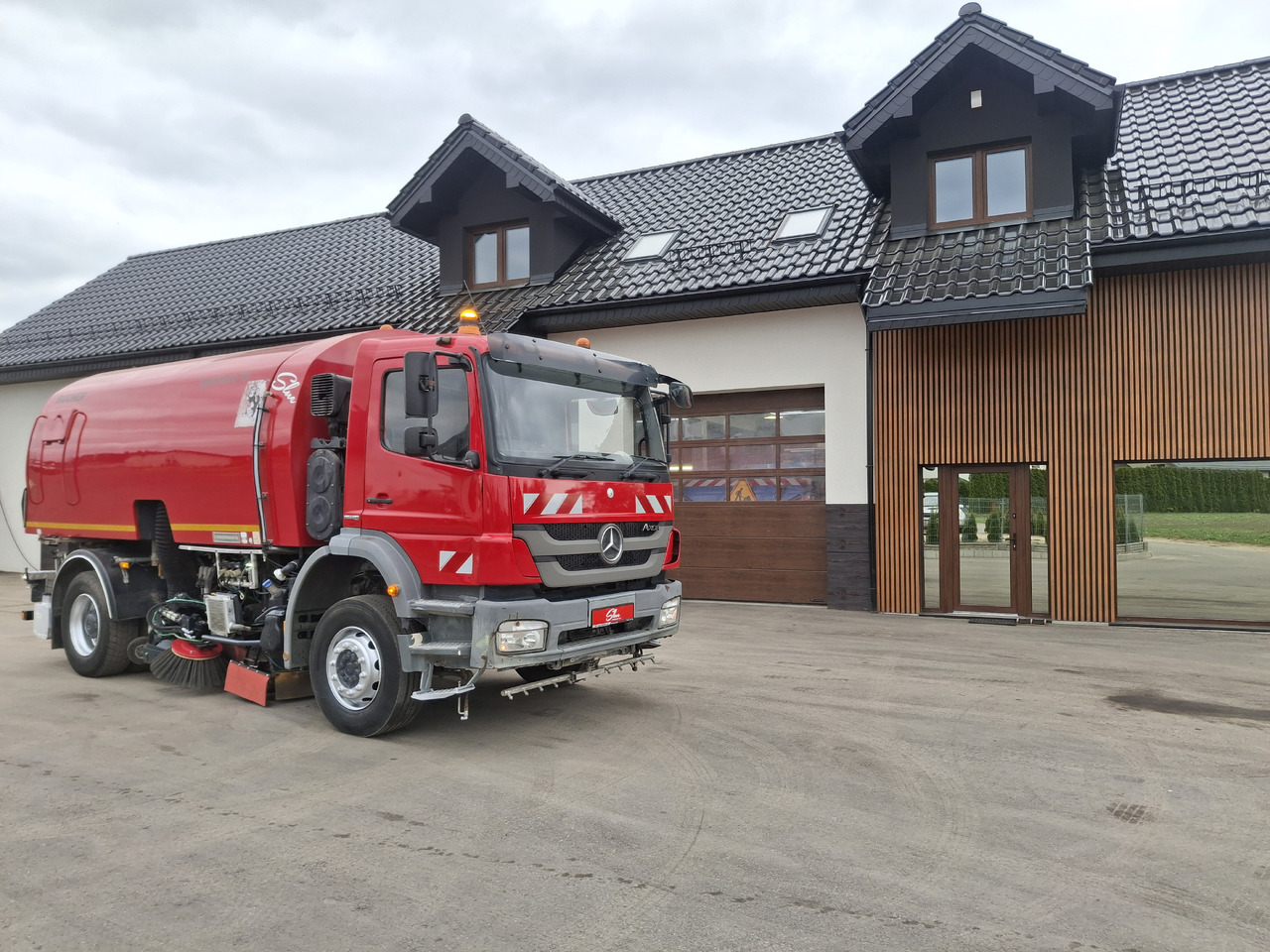 MERCEDES-BENZ Axor 1829 Zamiatarka Kehrmaschine BUCHER 2 Motoren Karcher PM10 Odchwaszczarka Sweeper - Barredora vial: foto 1 MERCEDES-BENZ Axor 1829 Zamiatarka Kehrmaschine BUCHER 2 Motoren Karcher PM10 Odchwaszczarka Sweeper - Barredora vial: foto 1