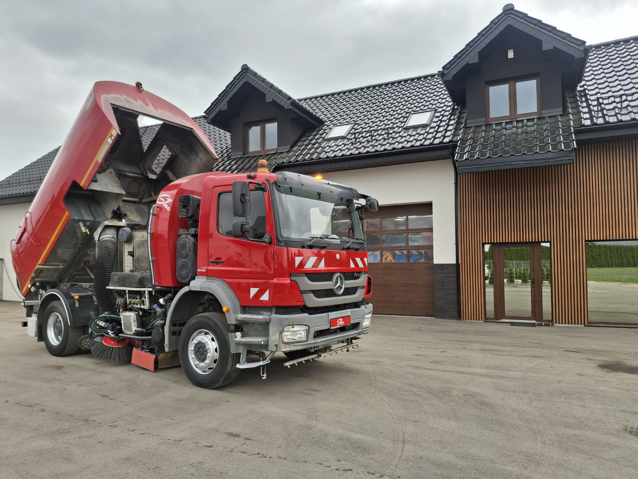 MERCEDES-BENZ Axor 1829 Zamiatarka Kehrmaschine BUCHER 2 Motoren Karcher PM10 Odchwaszczarka Sweeper - Barredora vial: foto 5 MERCEDES-BENZ Axor 1829 Zamiatarka Kehrmaschine BUCHER 2 Motoren Karcher PM10 Odchwaszczarka Sweeper - Barredora vial: foto 5