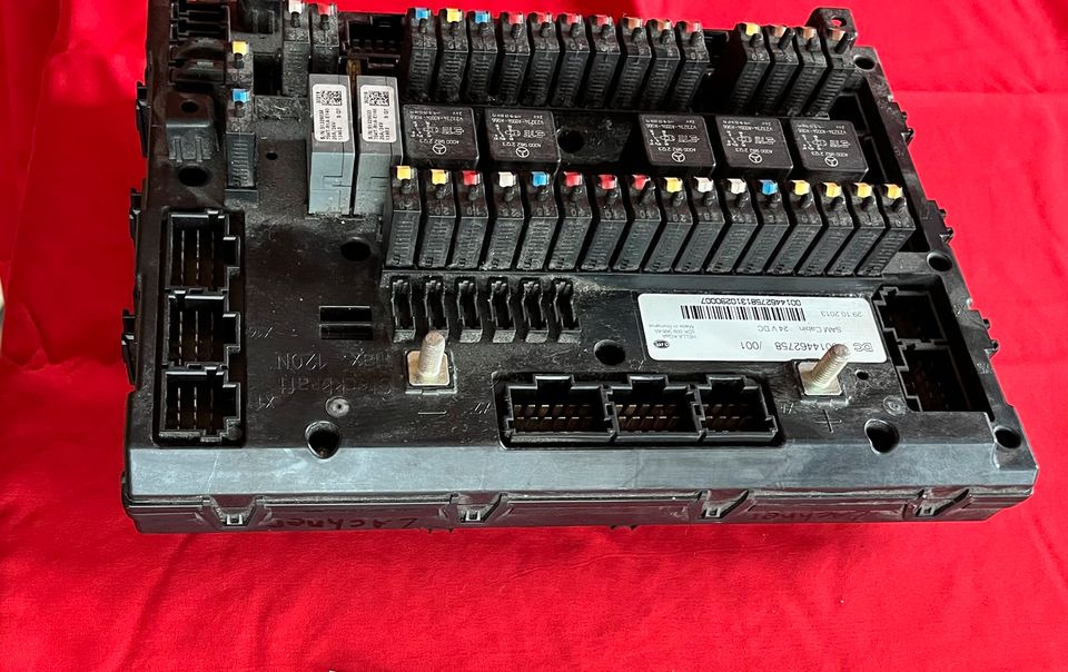 Mercedes Actros A 0014462758 Steuergerät SAM Cabin Control Unit - Fusible para Camión: foto 5 Mercedes Actros A 0014462758 Steuergerät SAM Cabin Control Unit - Fusible para Camión: foto 5