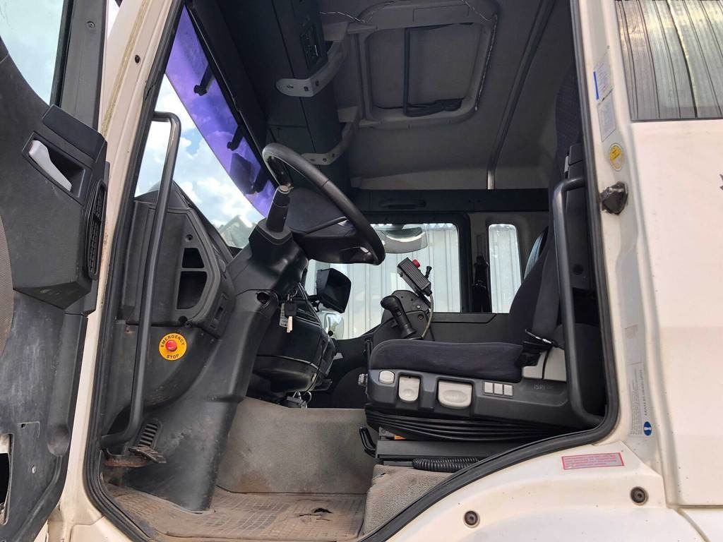 MAN TGA 26.430 6X2-2 BL/M 3-WAY TIP+PALFINGER PK23500  - Camión volquete: foto 4 MAN TGA 26.430 6X2-2 BL/M 3-WAY TIP+PALFINGER PK23500  - Camión volquete: foto 4