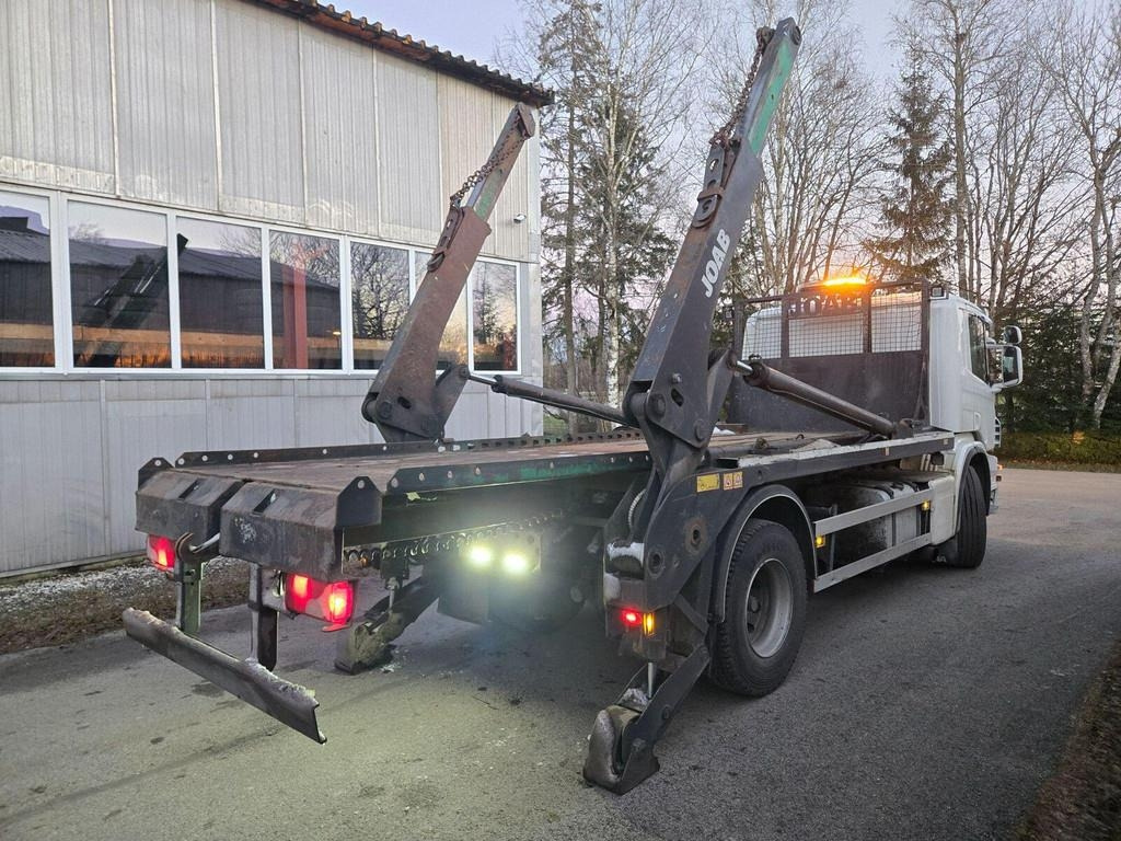 Scania P280 4X2 JOAB - Camión portacontenedor de cadenas: foto 4 Scania P280 4X2 JOAB - Camión portacontenedor de cadenas: foto 4