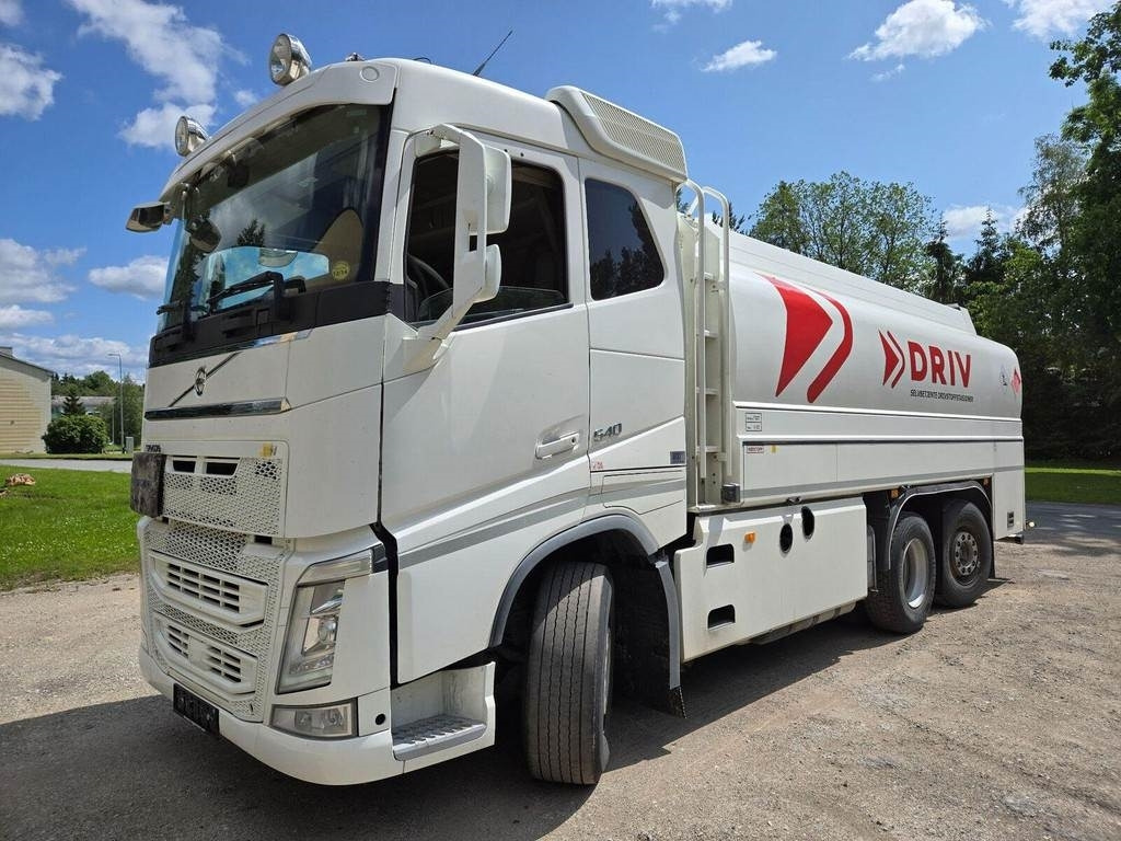 Volvo FH540 6x2 ADR - Camión cisterna: foto 1 Volvo FH540 6x2 ADR - Camión cisterna: foto 1