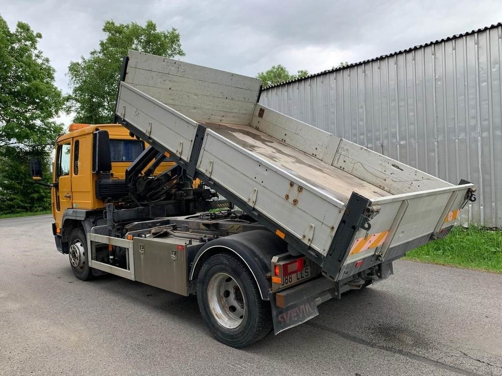 Volvo FL615 + HIAB 027-2  - Camión volquete: foto 2 Volvo FL615 + HIAB 027-2  - Camión volquete: foto 2