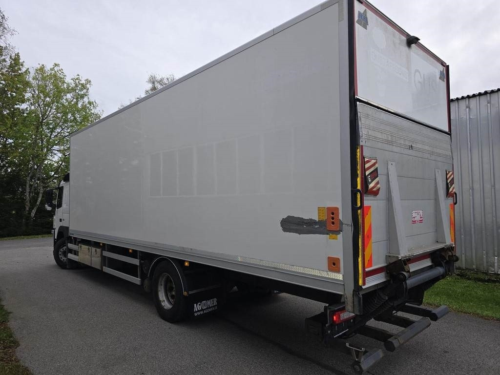 Volvo FM330 4X2  - Camión caja cerrada: foto 2 Volvo FM330 4X2  - Camión caja cerrada: foto 2