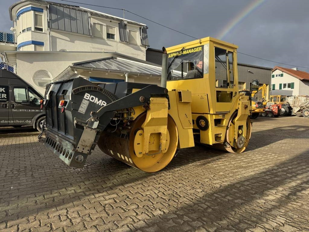 Bomag BW 144 AD-2 mit Splittstreuer BS180 - Apisonadora de asfalto: foto 4 Bomag BW 144 AD-2 mit Splittstreuer BS180 - Apisonadora de asfalto: foto 4