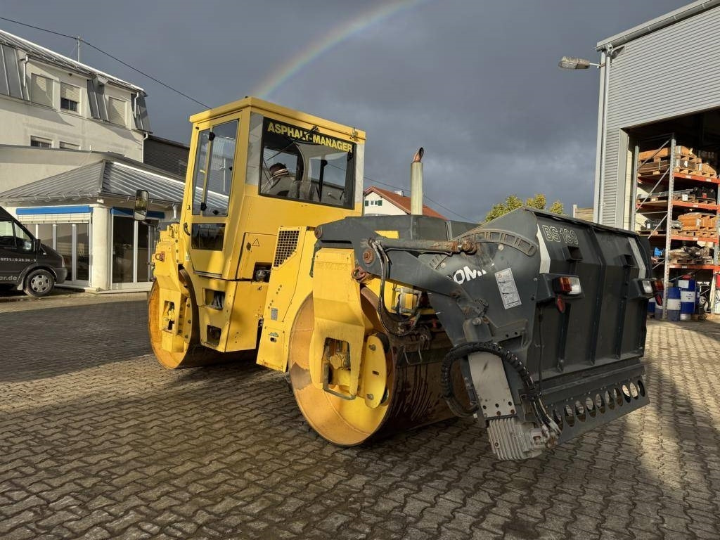 Bomag BW 144 AD-2 mit Splittstreuer BS180 - Apisonadora de asfalto: foto 2 Bomag BW 144 AD-2 mit Splittstreuer BS180 - Apisonadora de asfalto: foto 2