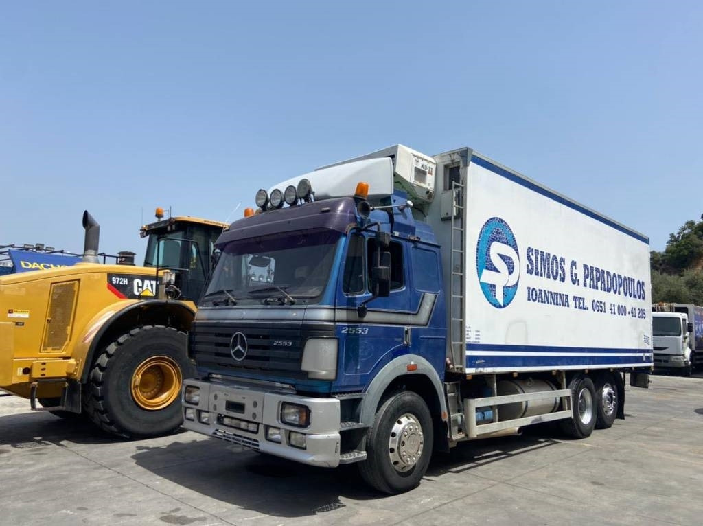 Mercedes-Benz 2553L - Camión frigorífico: foto 2 Mercedes-Benz 2553L - Camión frigorífico: foto 2