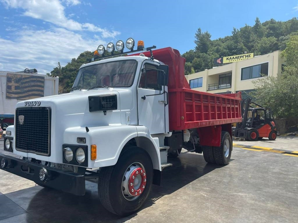 Volvo N10 ST - Camión volquete: foto 1 Volvo N10 ST - Camión volquete: foto 1