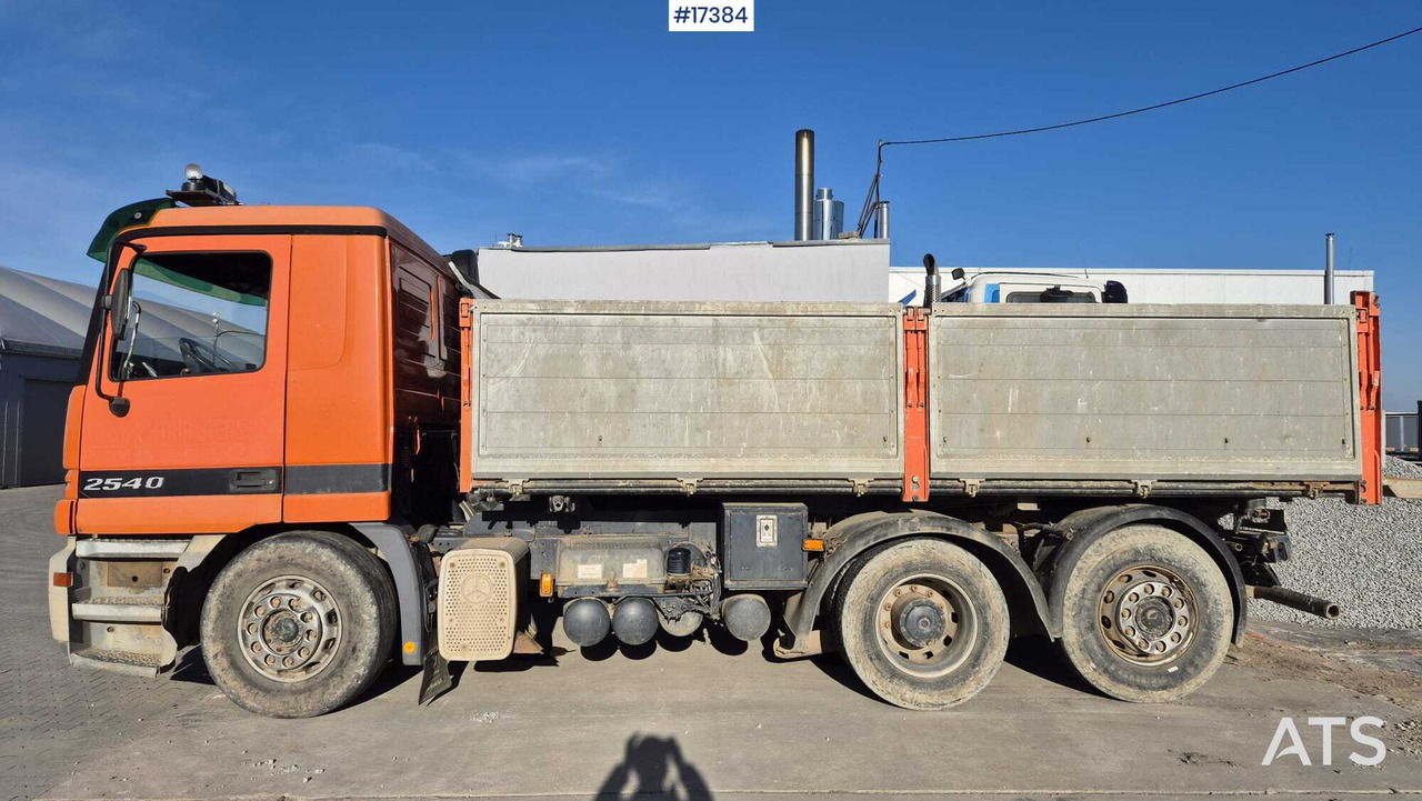Three-axle tipper MERCEDES-BENZ ACTROS 2540 (1997) - Camión volquete: foto 4 Three-axle tipper MERCEDES-BENZ ACTROS 2540 (1997) - Camión volquete: foto 4