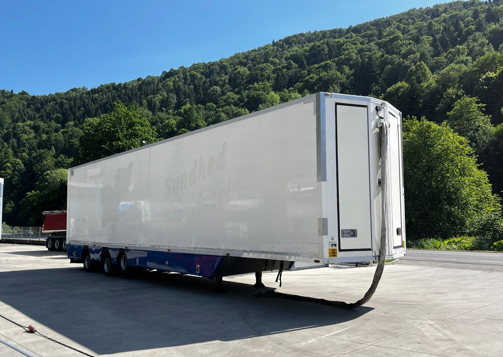 Pezzaioli HMK Industri // Do przewozu zwierząt // 2004 Rok // 3 Pokłady // Waga // Osi skrętne // Oznonacja // - Semirremolque transporte de ganado: foto 4 Pezzaioli HMK Industri // Do przewozu zwierząt // 2004 Rok // 3 Pokłady // Waga // Osi skrętne // Oznonacja // - Semirremolque transporte de ganado: foto 4