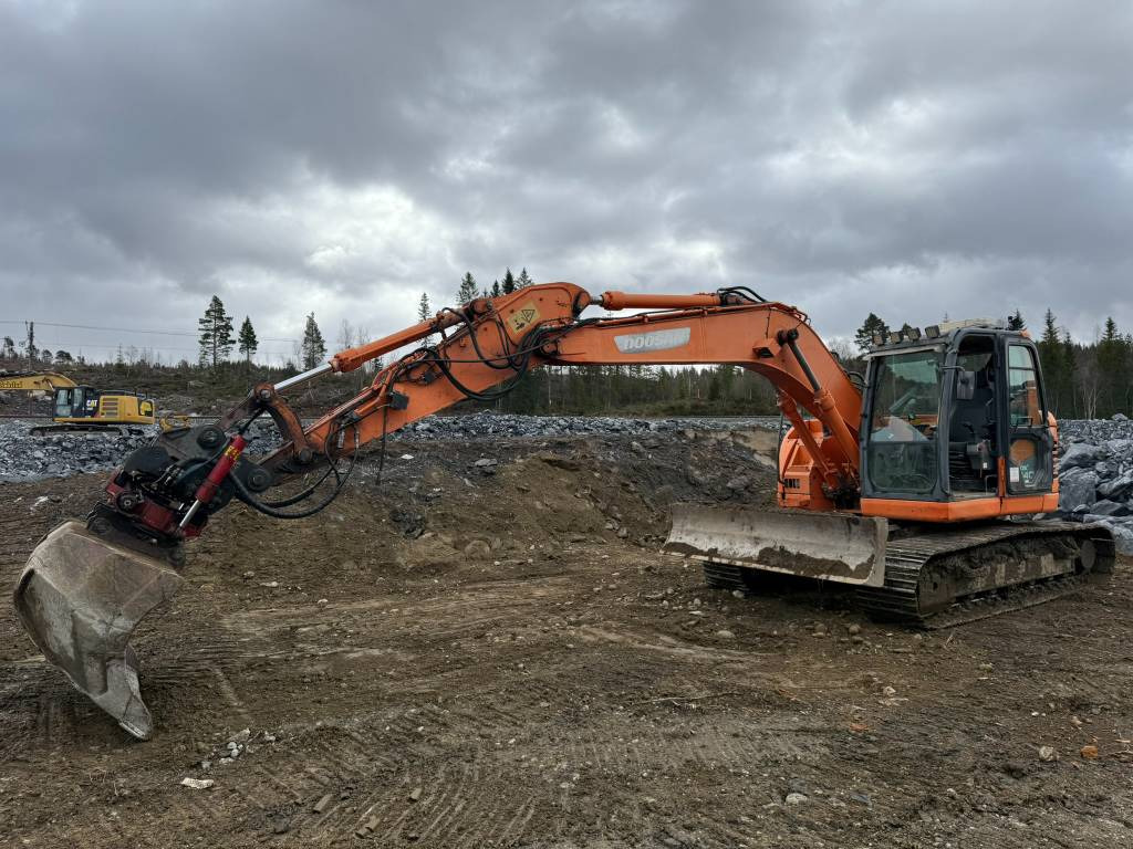Doosan DX 140 LCR - Excavadora de cadenas: foto 1 Doosan DX 140 LCR - Excavadora de cadenas: foto 1