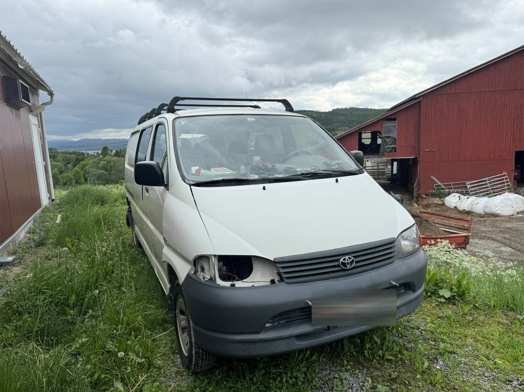 Toyota Hiace 4x4 - Furgoneta pequeña: foto 2 Toyota Hiace 4x4 - Furgoneta pequeña: foto 2