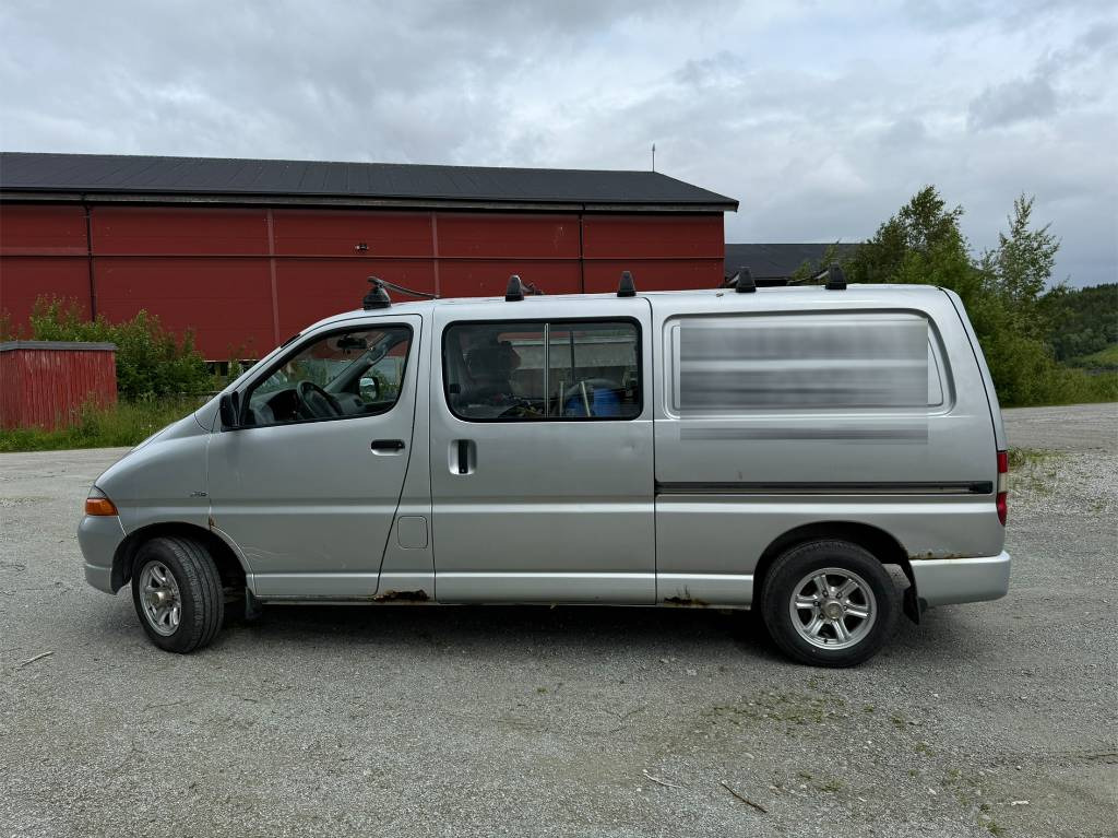 Toyota Hiace 4x4 - Furgón: foto 2 Toyota Hiace 4x4 - Furgón: foto 2