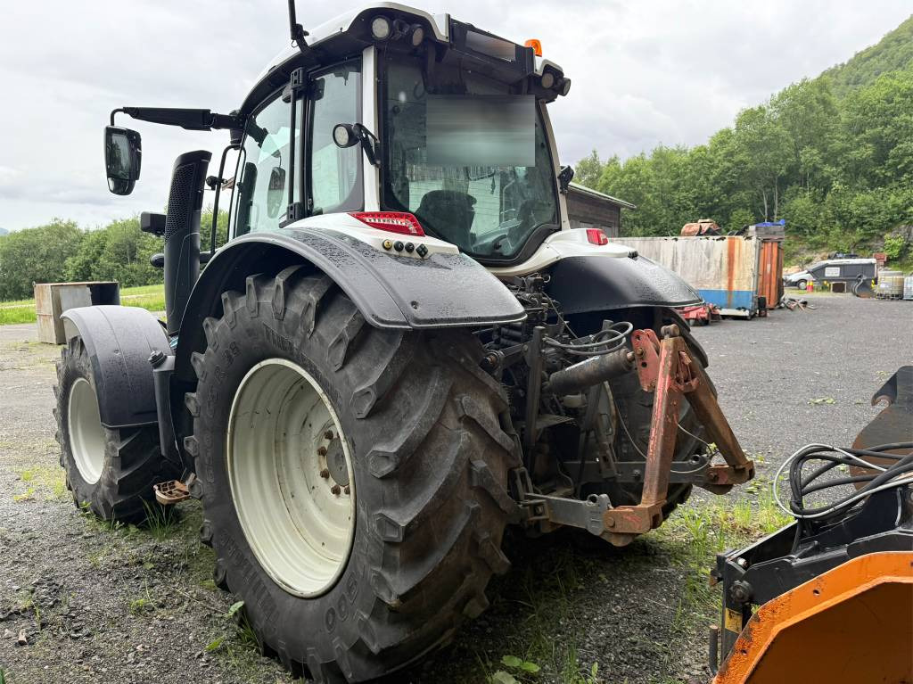 Valtra N 174 med frontlaster - Tractor: foto 5 Valtra N 174 med frontlaster - Tractor: foto 5