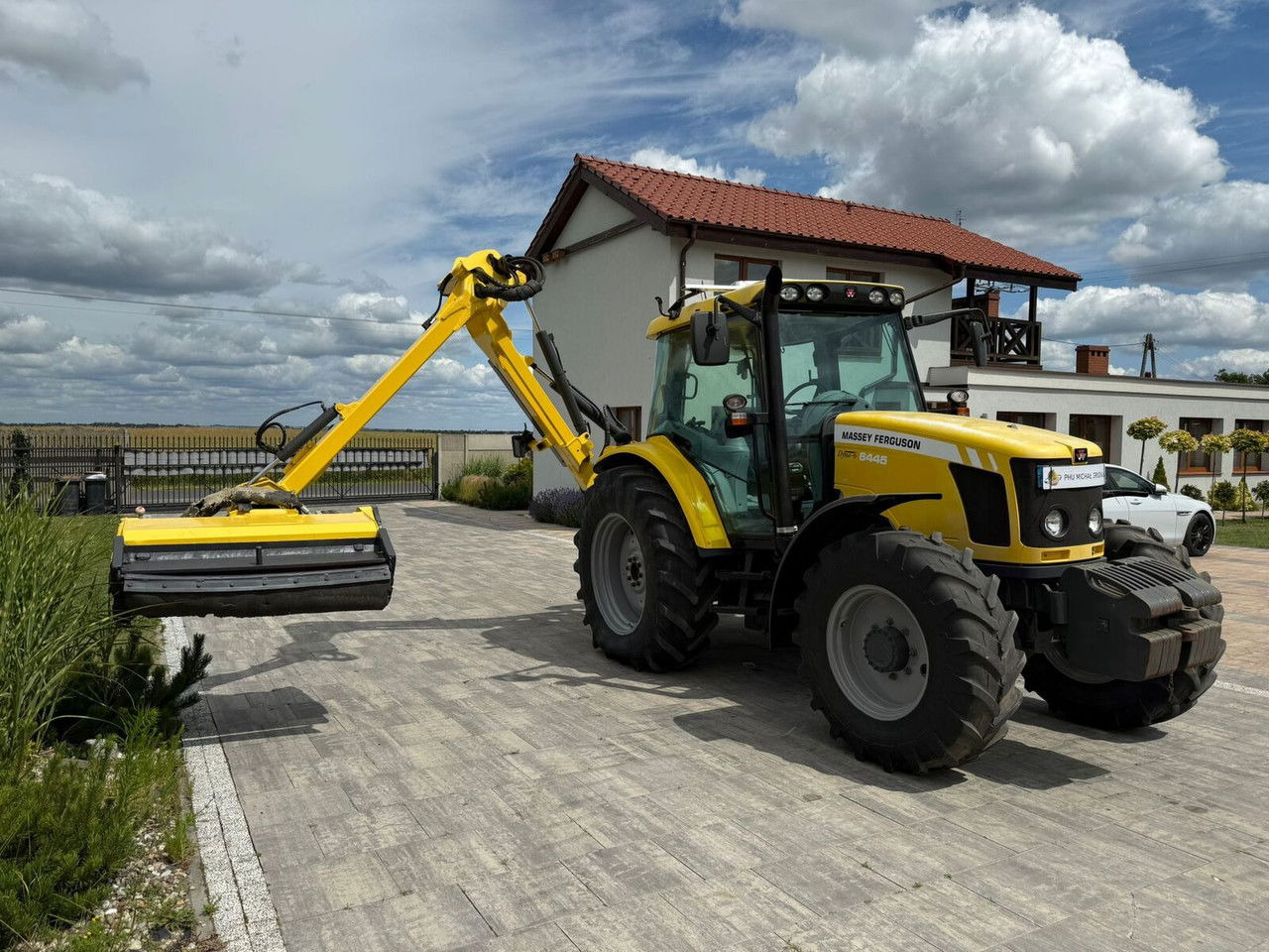Massey Ferguson 6445 z kosiarką wysięgnikową do poboczy Rousseau T hénor 510 L FI - Tractor: foto 1 Massey Ferguson 6445 z kosiarką wysięgnikową do poboczy Rousseau T hénor 510 L FI - Tractor: foto 1