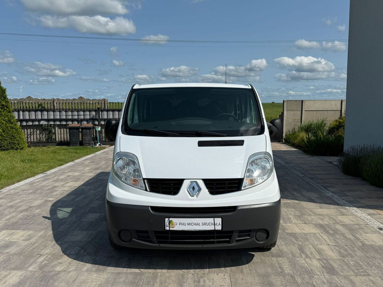 Renault Trafic 2.0 Doka 6 osobowy Klimatyzacja Hak - Furgoneta pequeña: foto 2 Renault Trafic 2.0 Doka 6 osobowy Klimatyzacja Hak - Furgoneta pequeña: foto 2