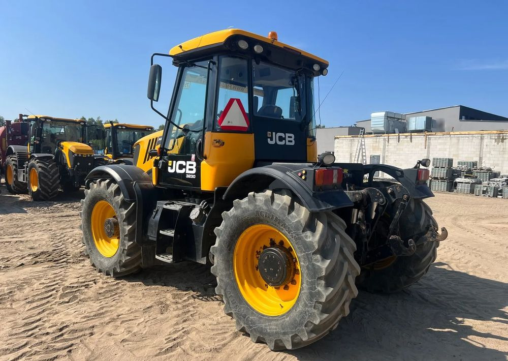 JCB FASTRAC 3230 XTRA - Tractor: foto 3 JCB FASTRAC 3230 XTRA - Tractor: foto 3