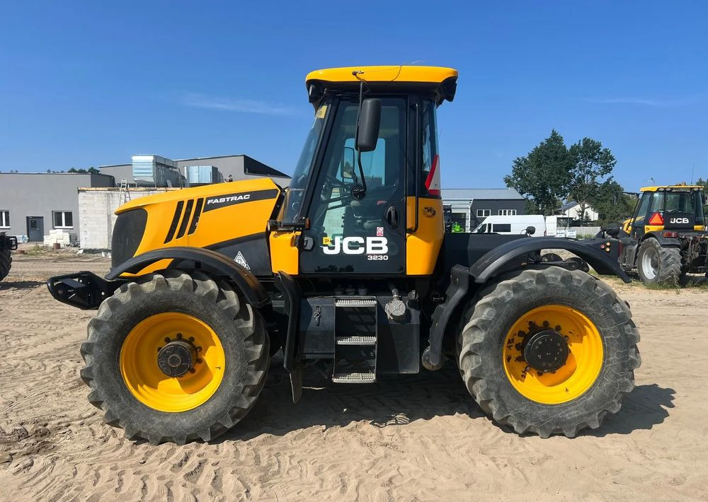 JCB FASTRAC 3230 XTRA - Tractor: foto 2 JCB FASTRAC 3230 XTRA - Tractor: foto 2