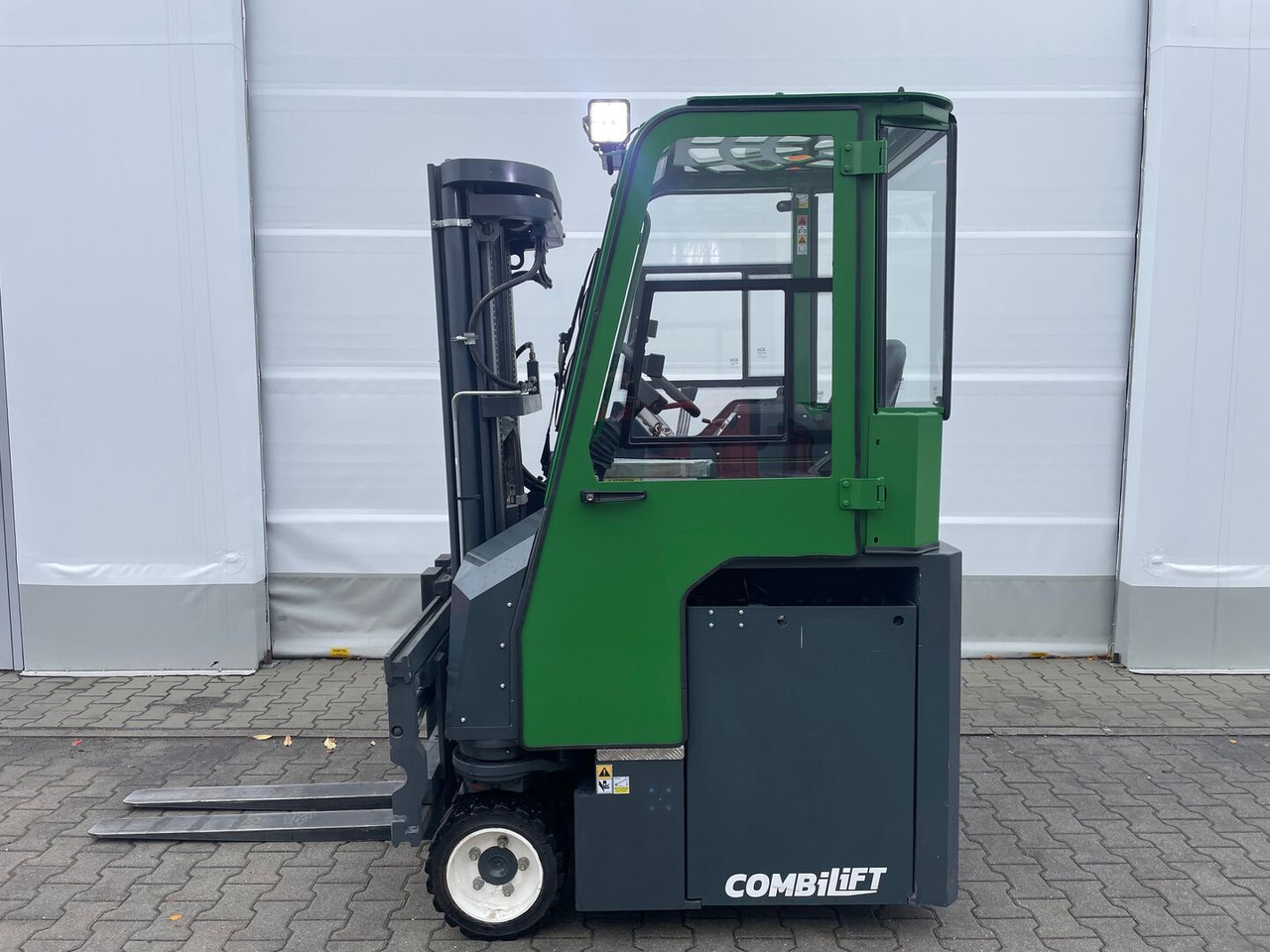Combilift CBE 2500 - Carretilla de 4 vías: foto 1 Combilift CBE 2500 - Carretilla de 4 vías: foto 1