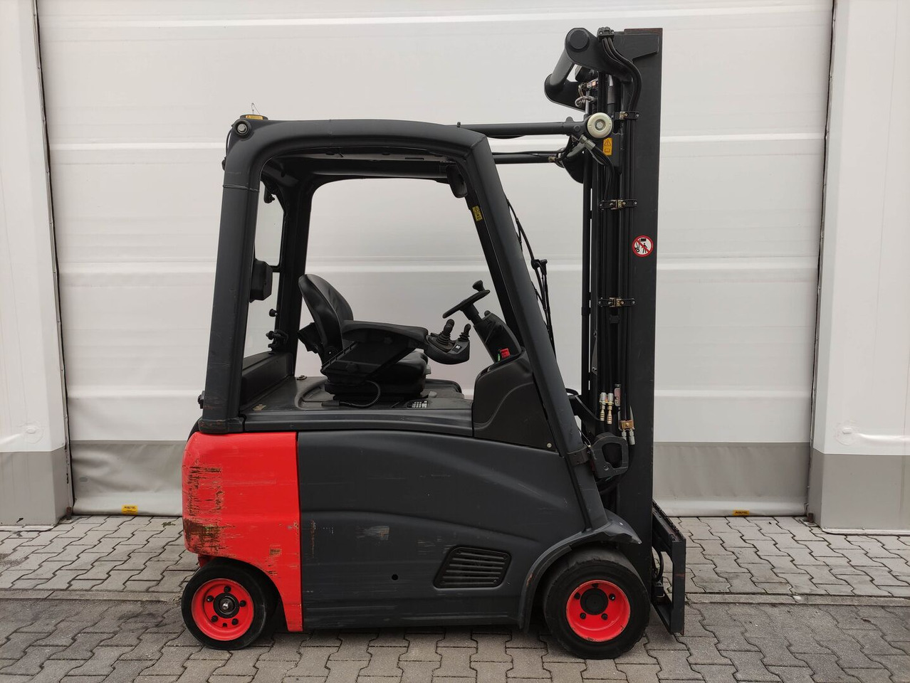 Linde E20PH-01-386 - Carretilla elevadora eléctrica: foto 2 Linde E20PH-01-386 - Carretilla elevadora eléctrica: foto 2