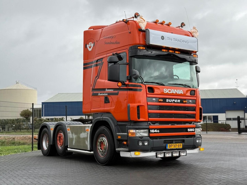 Scania R 164 GA 6X2/4 NA 580 SHOW TRUCK, GESTUURDE VOORLOPER, COMPLEET, TOP. - Cabeza tractora: foto 1 Scania R 164 GA 6X2/4 NA 580 SHOW TRUCK, GESTUURDE VOORLOPER, COMPLEET, TOP. - Cabeza tractora: foto 1