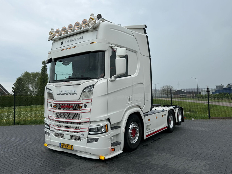 Scania R650 V8 FULL AIR, SHOW TRUCK, SPECIAL INTERIOR, SMART TACHO 2. - Cabeza tractora: foto 2 Scania R650 V8 FULL AIR, SHOW TRUCK, SPECIAL INTERIOR, SMART TACHO 2. - Cabeza tractora: foto 2