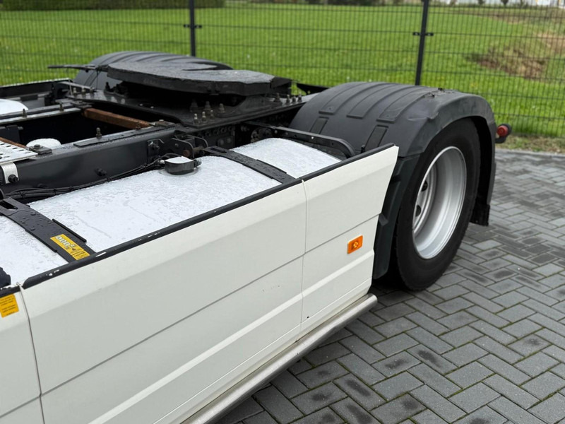 Cabeza tractora Volvo FH 13.460XL Turbocompound, leer, vollucht, 2 tanks, dubbel glas, vol spoiler.: foto 13 Cabeza tractora Volvo FH 13.460XL Turbocompound, leer, vollucht, 2 tanks, dubbel glas, vol spoiler.: foto 13