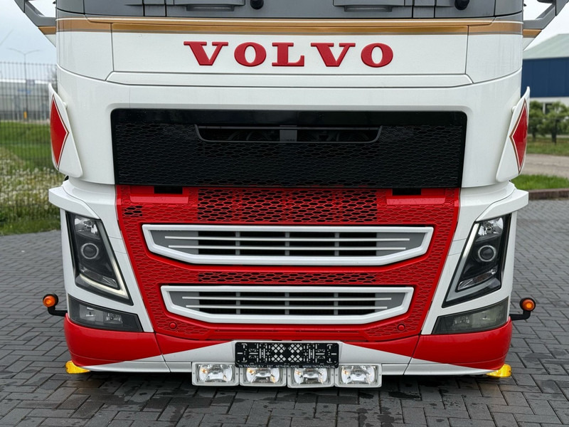 Volvo FH 13.500 SHOWTRUCK, VOLLUCHT, EURO 6, 6X2/4, PTO, SHOW INTERIEUR. - Cabeza tractora: foto 4 Volvo FH 13.500 SHOWTRUCK, VOLLUCHT, EURO 6, 6X2/4, PTO, SHOW INTERIEUR. - Cabeza tractora: foto 4