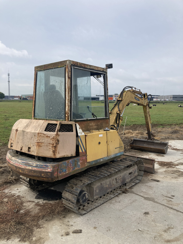 KOMATSU PC30-5 - Miniexcavadora: foto 2 KOMATSU PC30-5 - Miniexcavadora: foto 2