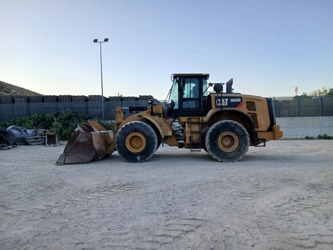 Caterpillar 966M - Maquinaria de construcción: foto 2 Caterpillar 966M - Maquinaria de construcción: foto 2