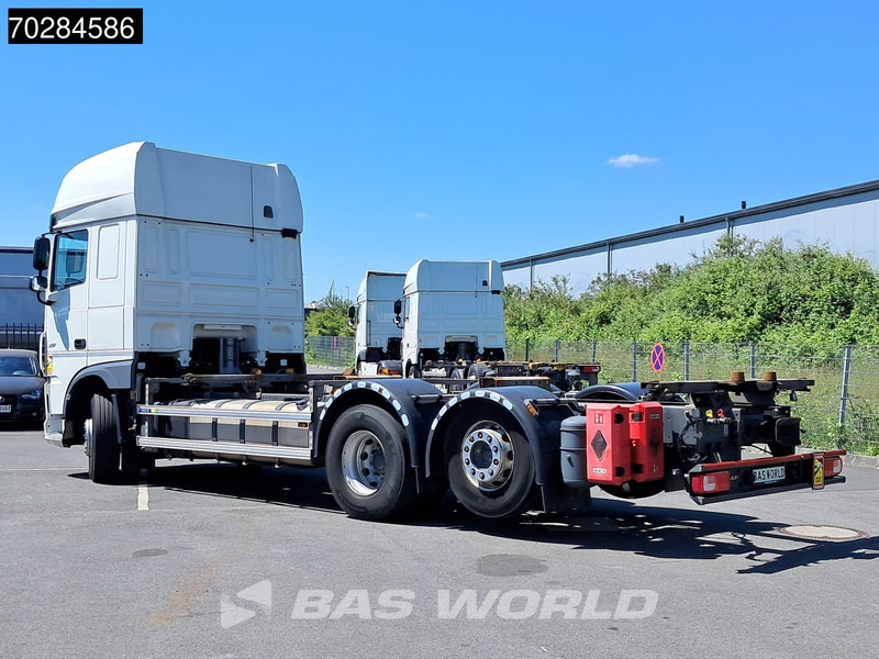DAF XF 450 6X2 BDF SSC Retarder 2x Tanks Liftachse Standklima LED ACC Euro 6 - Camión portacontenedore/ Intercambiable: foto 2 DAF XF 450 6X2 BDF SSC Retarder 2x Tanks Liftachse Standklima LED ACC Euro 6 - Camión portacontenedore/ Intercambiable: foto 2