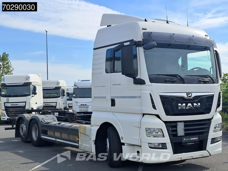 MAN TGX 26.460 6X2 BDF Liftaxle Automatic Retarder ACC Euro 6 - Camión portacontenedore/ Intercambiable: foto 3 MAN TGX 26.460 6X2 BDF Liftaxle Automatic Retarder ACC Euro 6 - Camión portacontenedore/ Intercambiable: foto 3