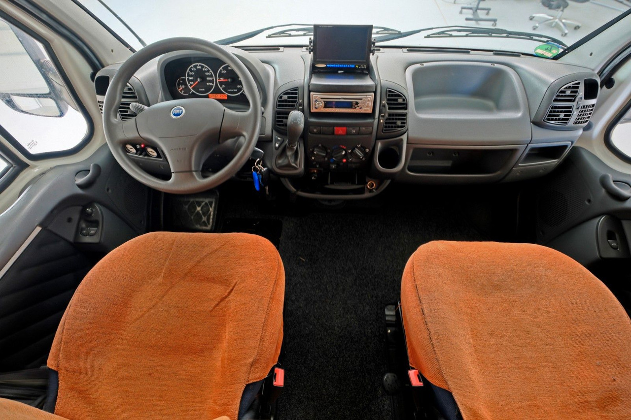 Cristall A 670 G/Automatik/Festbett/Garage/Solar/Markise - Autocaravana capuchina: foto 5 Cristall A 670 G/Automatik/Festbett/Garage/Solar/Markise - Autocaravana capuchina: foto 5