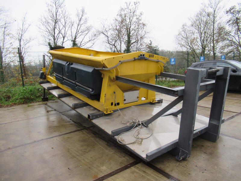 NIDO STRATOS B40-42 PALN Rotopower 4m3 + 2.200L Salzstreuer Saltspreader Zoutstrooier - Esparcidor de sal: foto 4 NIDO STRATOS B40-42 PALN Rotopower 4m3 + 2.200L Salzstreuer Saltspreader Zoutstrooier - Esparcidor de sal: foto 4