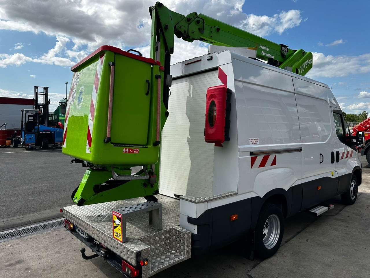 Iveco Daily 50C18 Hi-Matic/17m/Euro6/2-Punkt - Camión con plataforma elevadora: foto 5 Iveco Daily 50C18 Hi-Matic/17m/Euro6/2-Punkt - Camión con plataforma elevadora: foto 5