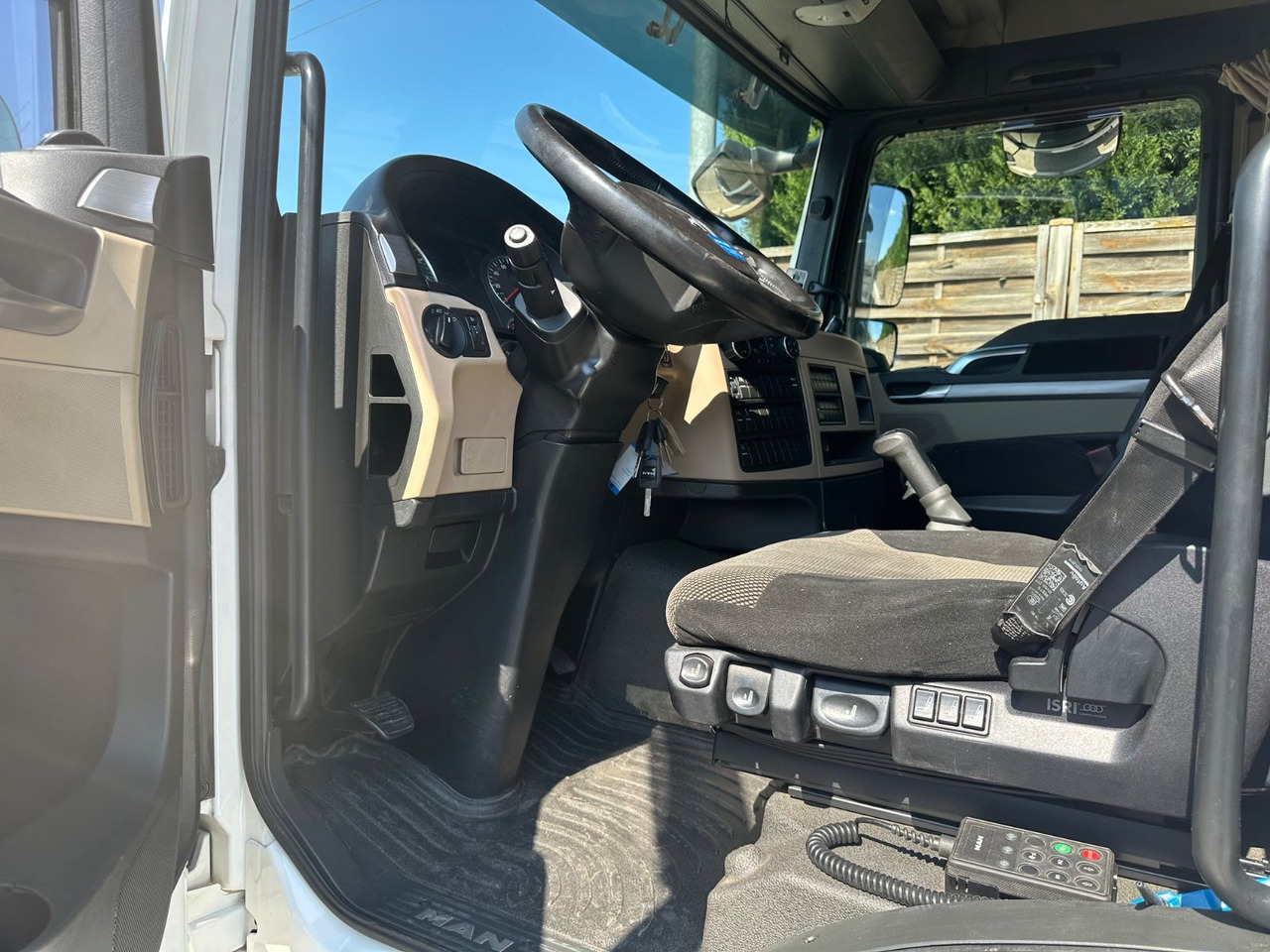 MAN 8.250 TGL*VDI2700*TOP*4-er Zug BFT Anhänger MAN 8.250 TGL*VDI2700*TOP*4x L1H1 - Camión portavehículos, Furgoneta: foto 5 MAN 8.250 TGL*VDI2700*TOP*4-er Zug BFT Anhänger MAN 8.250 TGL*VDI2700*TOP*4x L1H1 - Camión portavehículos, Furgoneta: foto 5