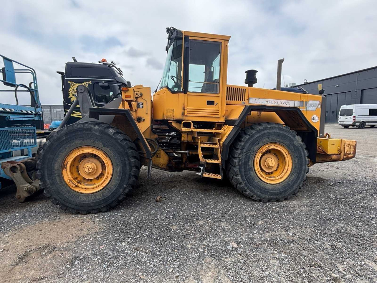 Wheel loader Volvo L 120 C - Otros maquinaria: foto 2 Wheel loader Volvo L 120 C - Otros maquinaria: foto 2